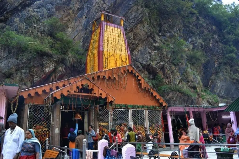 adventure tour yatra char dham Yamunotri temple and Himalayn scenery