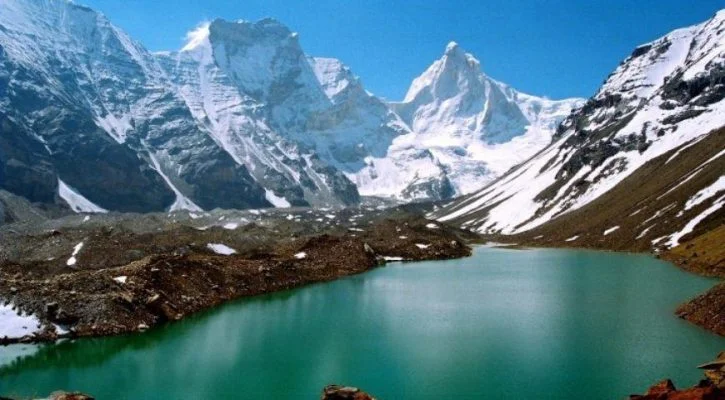 Brahmatal Trek in Uttarakhand, alpine lake view and trekking in Himalayas