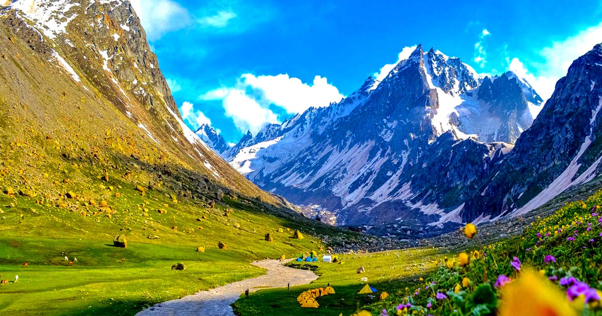 Hampta Pass Trek in Himachal Pradesh, mountain pass landscape and trekking in Himalayas
