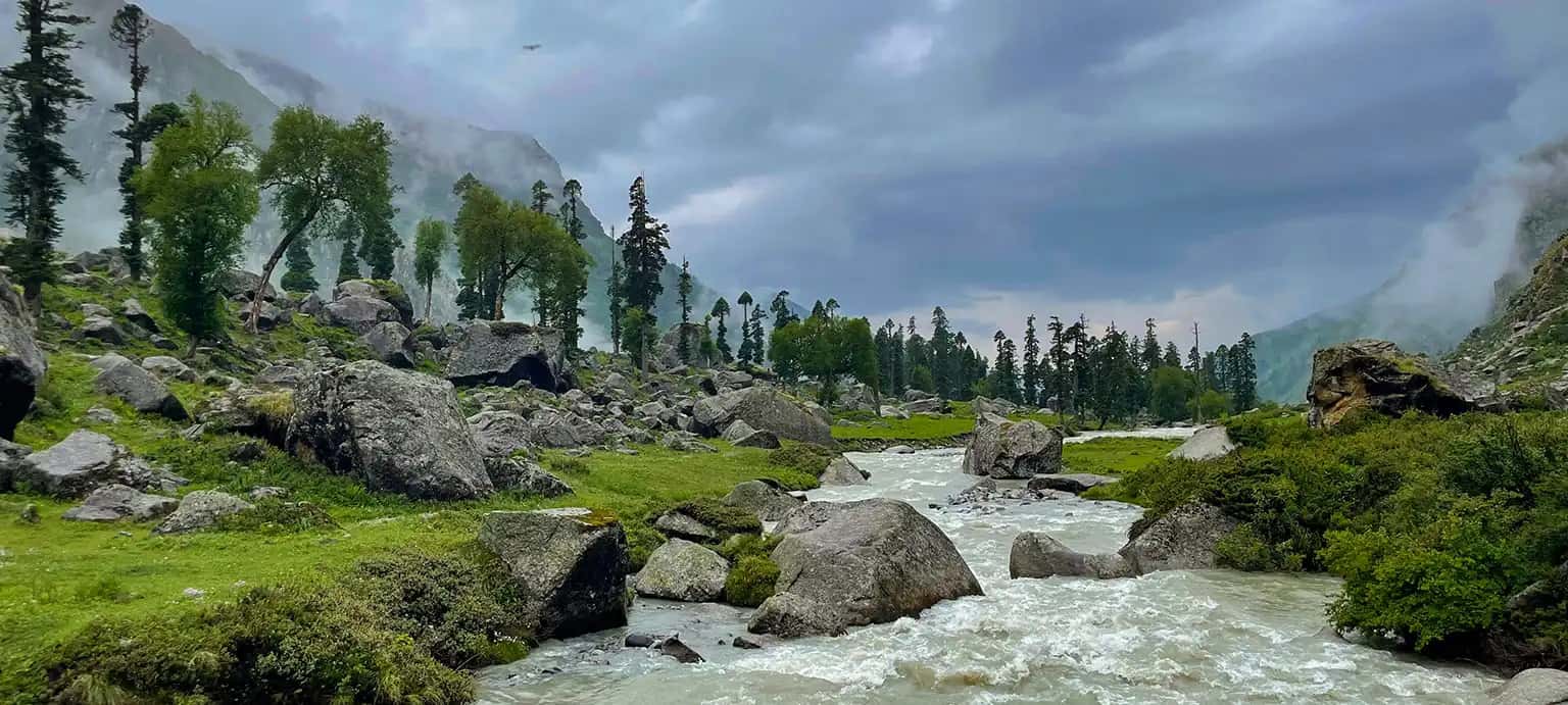 Har Ki Dun Trek in Uttarakhand, scenic valley and mountains and trekking