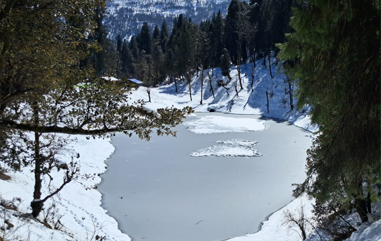 Scenic Kedarnath valley and trekking route in Himalayas