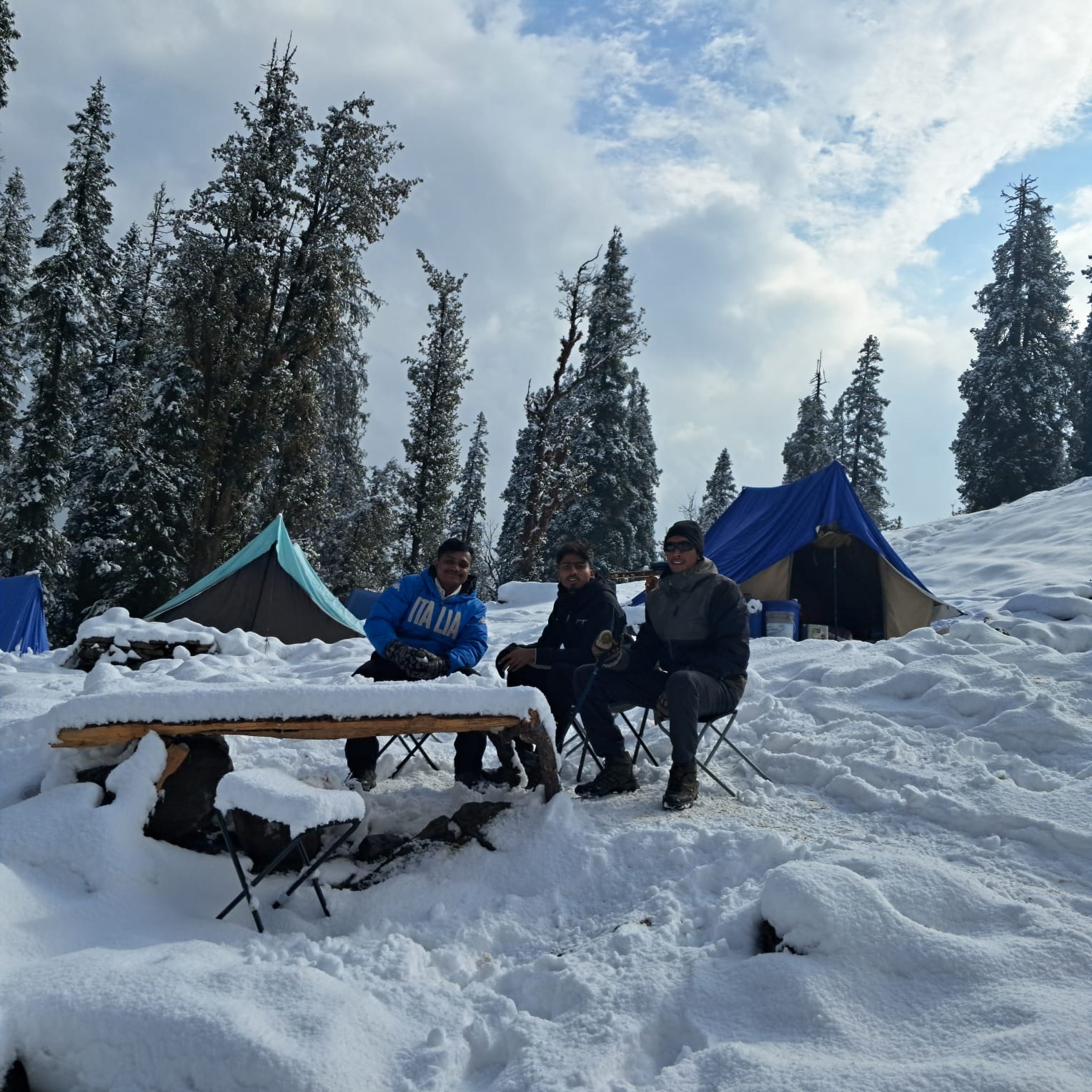 Tents and accommodation near Kedarnath for pilgrims
