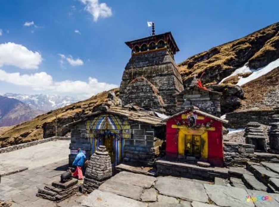 Deoria Tal lake with Chaukhamba peak reflection