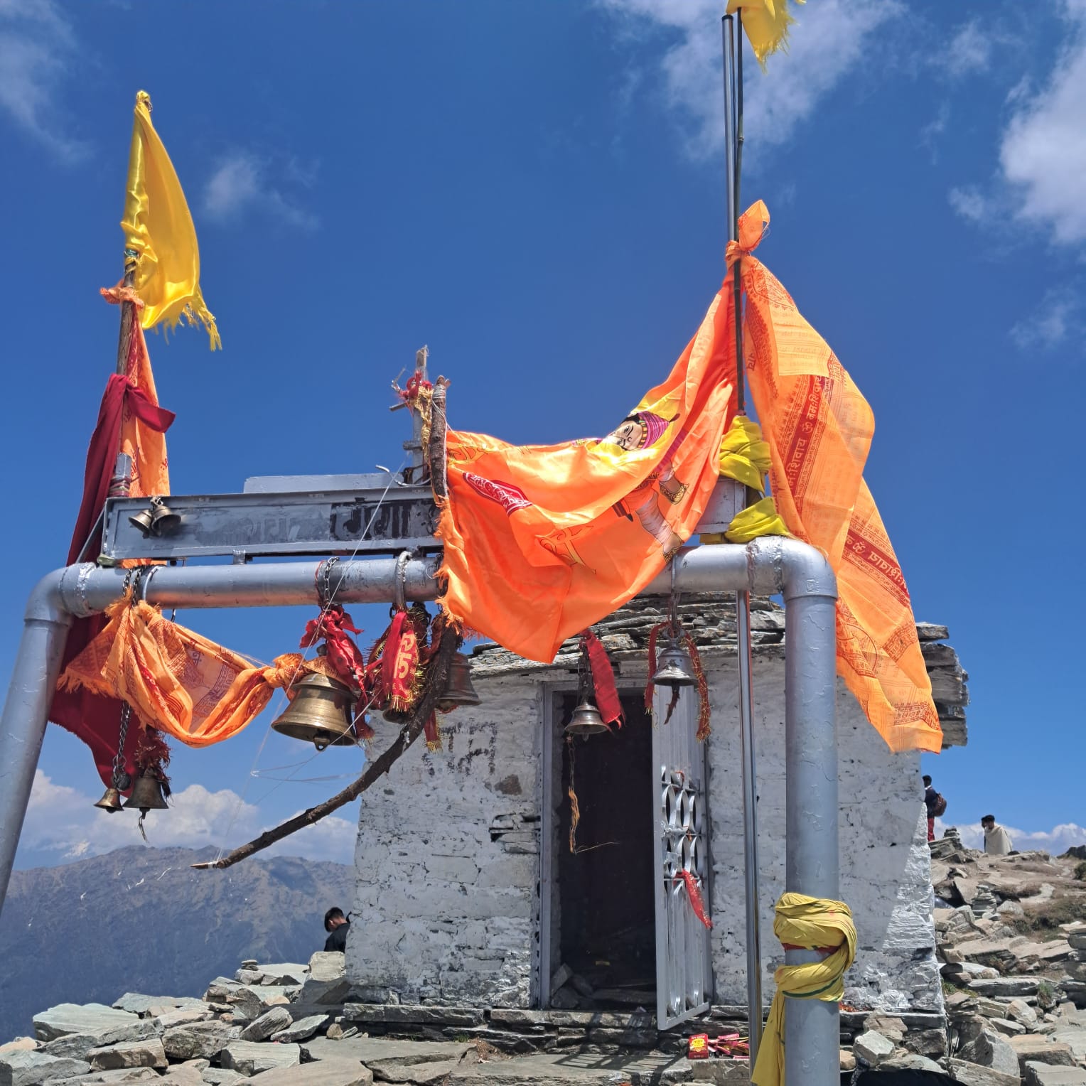 Deoria Tal lake with Chaukhamba peak reflection